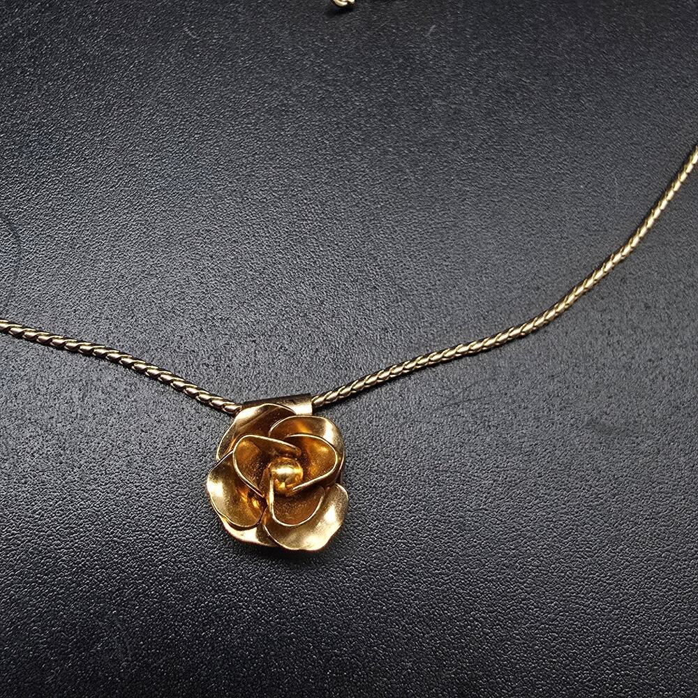 Gold Tone Flower Pendant Necklace Dainty Vintage Costume Jewelry